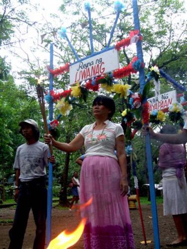 Linda, mother of disappeared Sherlyn Cadapan, as Queen of Light